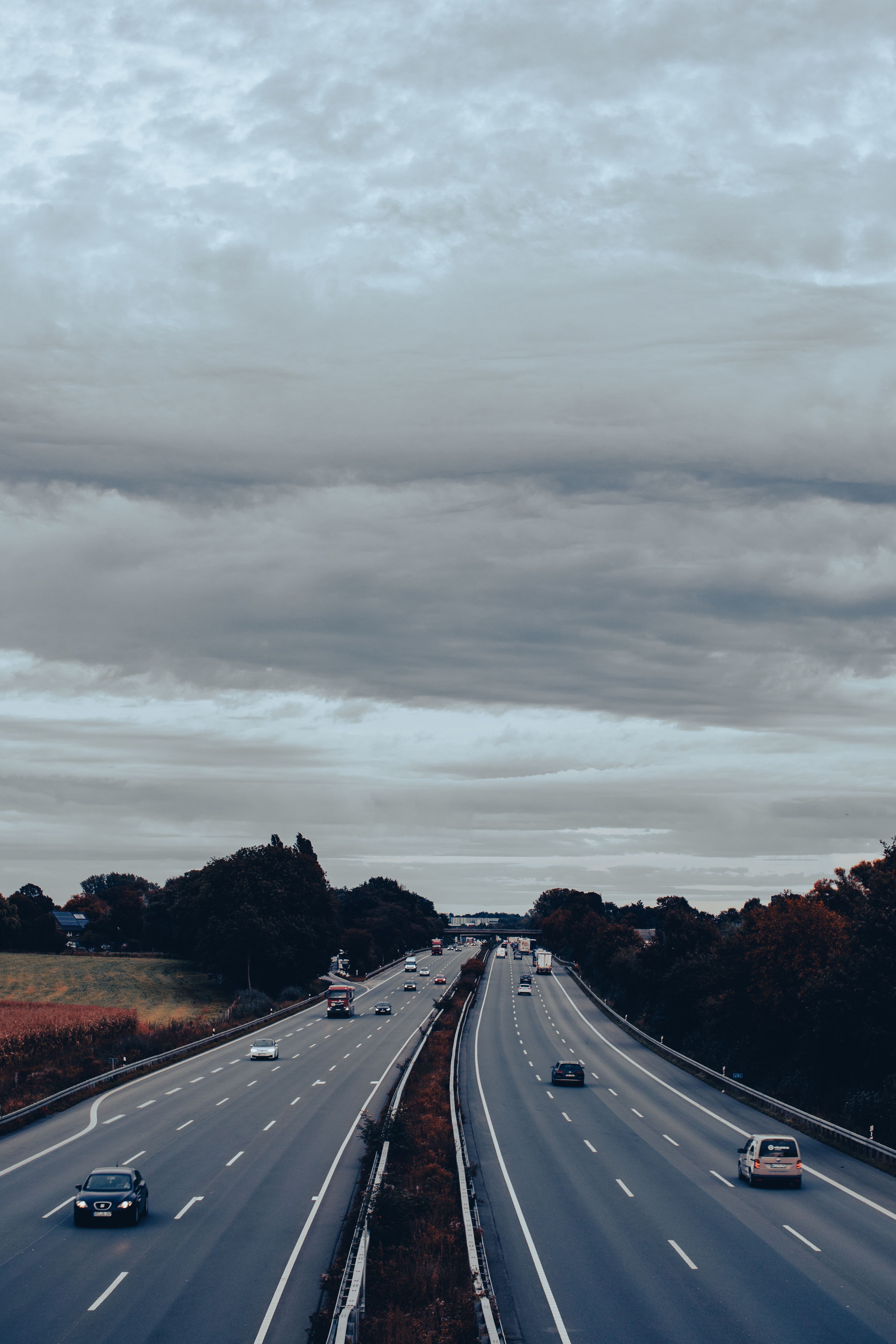 Pendelstrecke Salzburg-München (A8/A1, ~145 km): grenzüberschreitend dazuverdienen